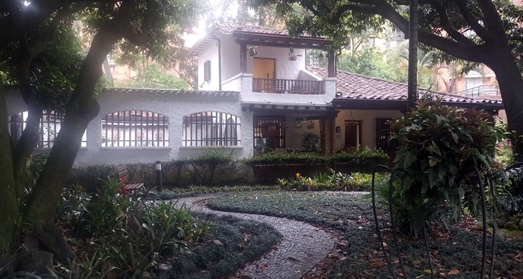 Fachada de la casa cultural Otraparte