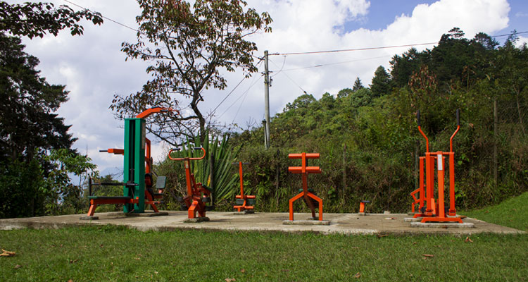 Gimnasio al aire libre en el parque el salado