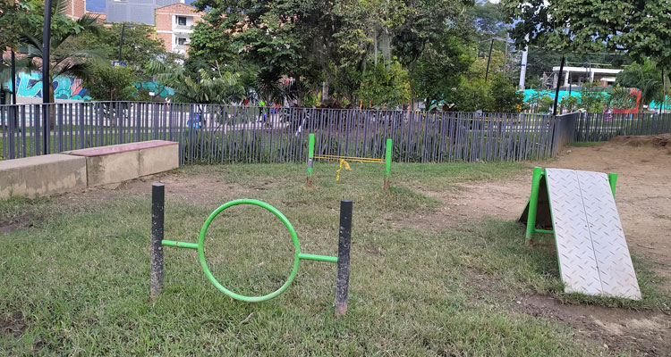 zona de mascotas en el parque del dorado envigado