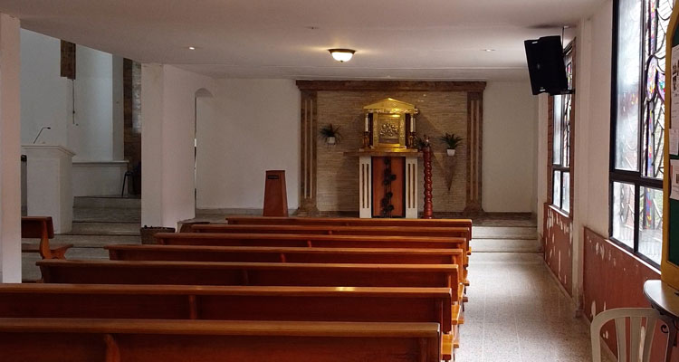 Santisimo Iglesia Trianon