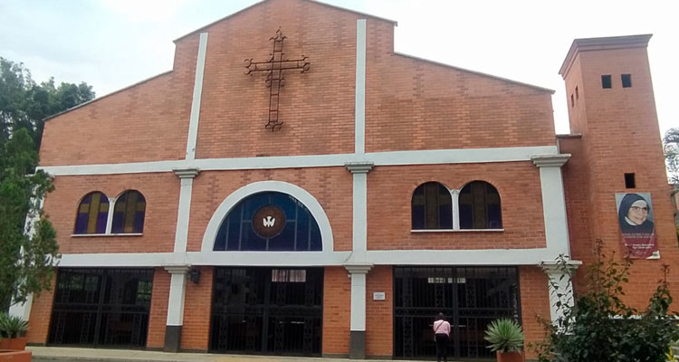 Vista frontal de la iglesia el trianon envigado