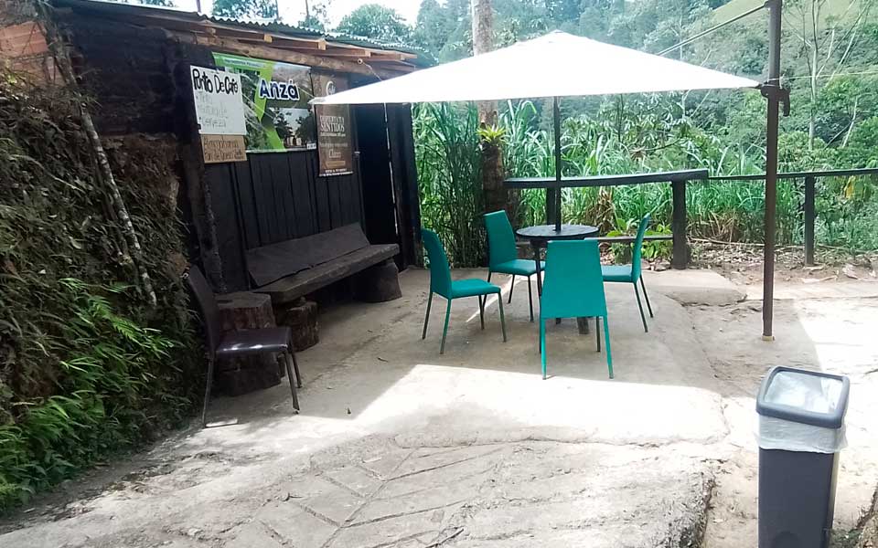 Interior del cafe Zazue