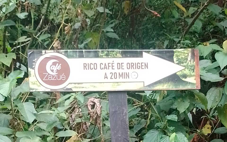 Letrero de café Zazué a 20 minutos