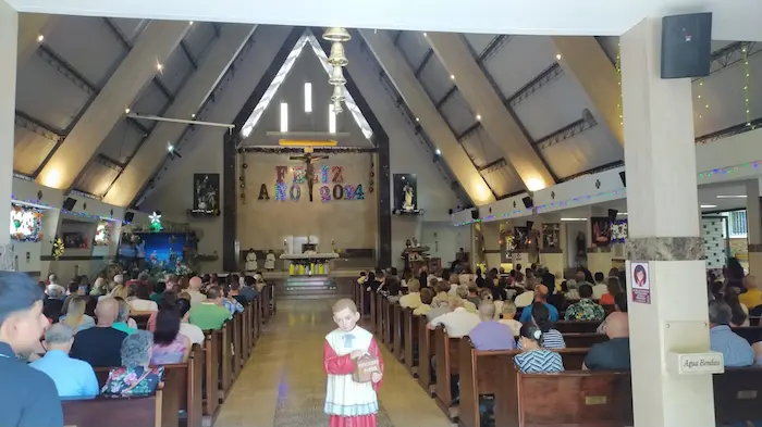 Interior del templo San rafael en el Dorado