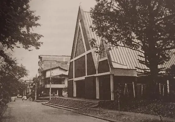 Vista aerea de la fachada de la iglesia san rafael envigado