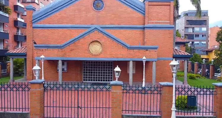 Entrada-frontal-Iglesia-barrio-el-portal